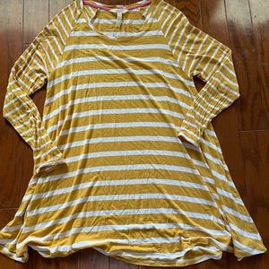 Matilda Jane Women’s medium, mustard top.